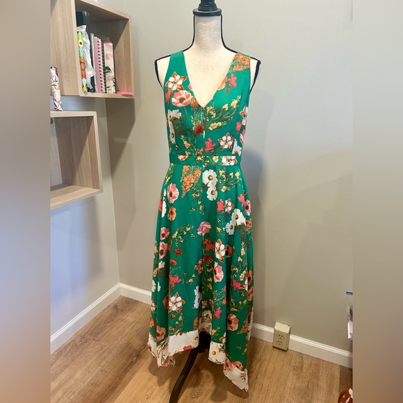 NWT Vince Camuto Floral Print Handkerchief- Hem Dress size 14 - Picture 5 of 10